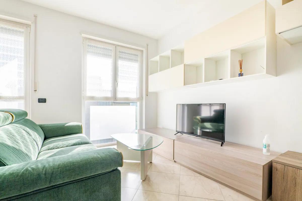 Elegante Bilocale, Zona Centro Lodi Apartment ภายนอก รูปภาพ